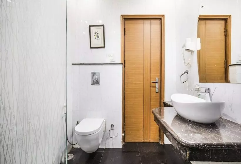 Fabhotel Grd Dlf Square