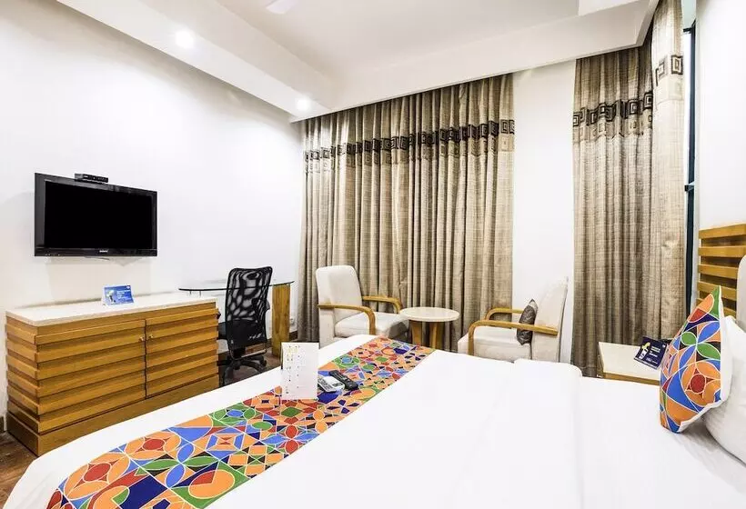 Fabhotel Grd Dlf Square