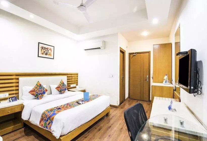 Fabhotel Grd Dlf Square