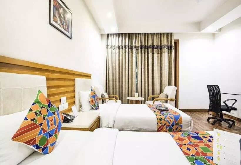 Fabhotel Grd Dlf Square