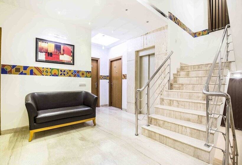 Fabhotel Grd Dlf Square