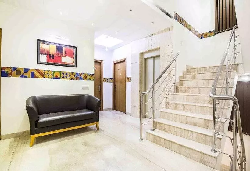 Fabhotel Grd Dlf Square