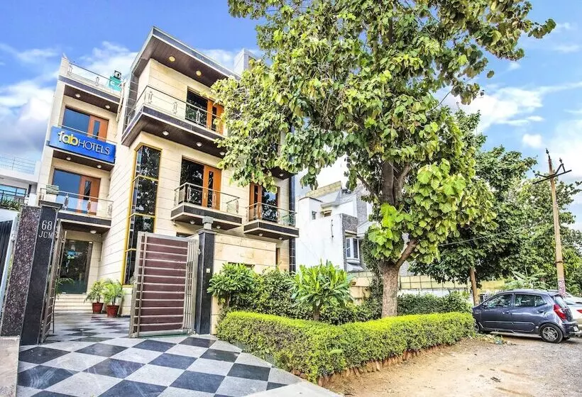 Fabhotel Grd Dlf Square