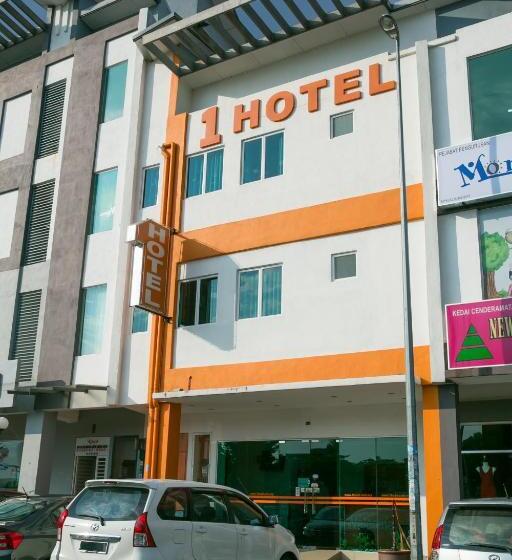 1 Hotel Mahkota Cheras