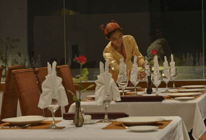 בית מלון כפרי Ananta Inlay Resort