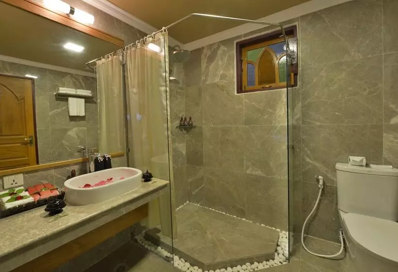 هتل Ananta Inlay Resort