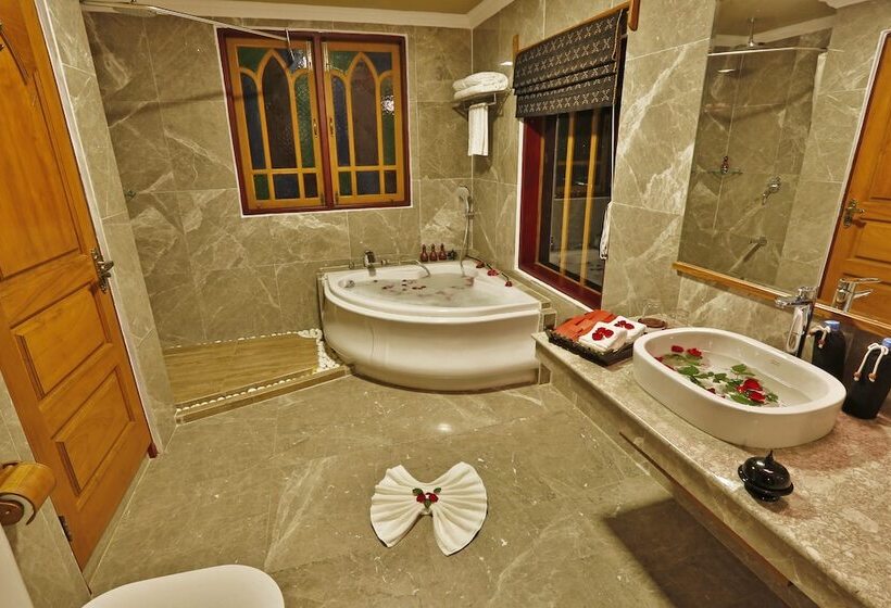 בית מלון כפרי Ananta Inlay Resort