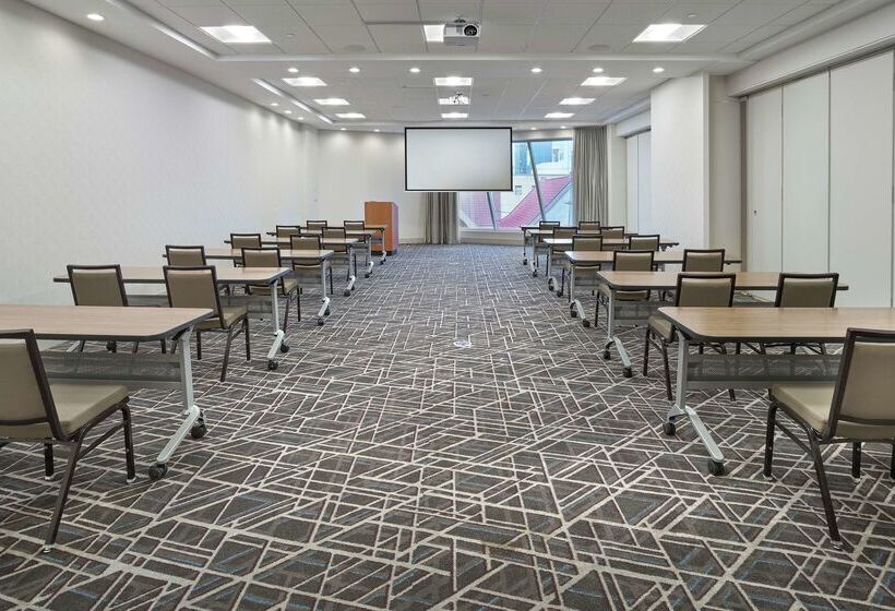 فندق Doubletree By Hilton Edmonton Downtown