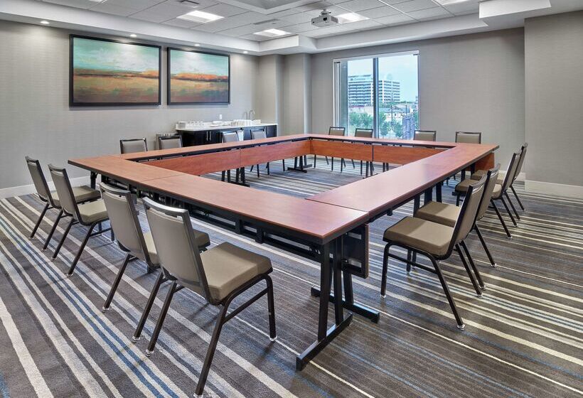 فندق Doubletree By Hilton Edmonton Downtown