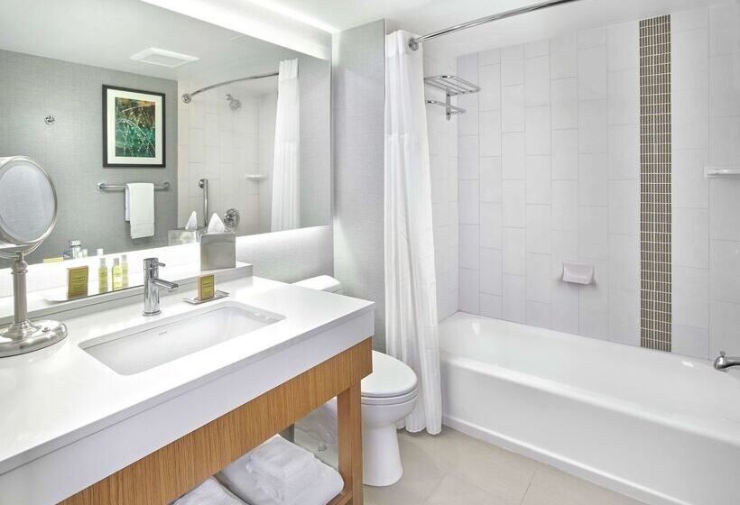 فندق Doubletree By Hilton Edmonton Downtown