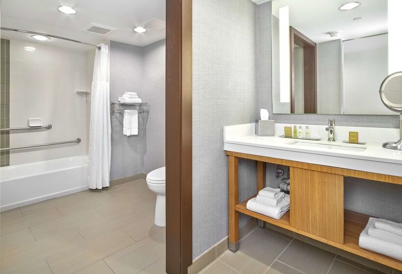 فندق Doubletree By Hilton Edmonton Downtown