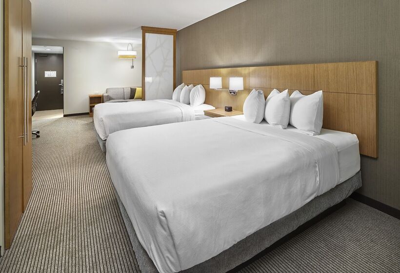 فندق Doubletree By Hilton Edmonton Downtown