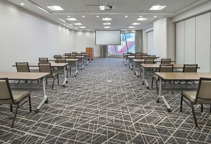 فندق Doubletree By Hilton Edmonton Downtown