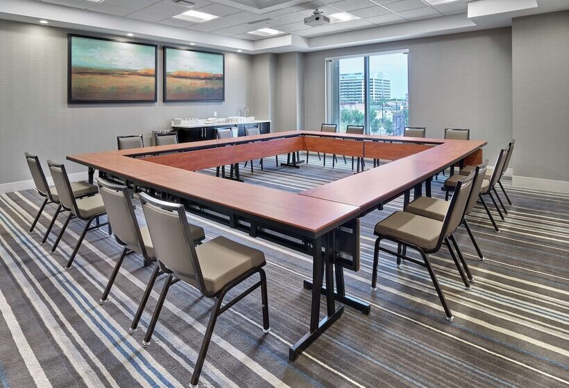 فندق Doubletree By Hilton Edmonton Downtown