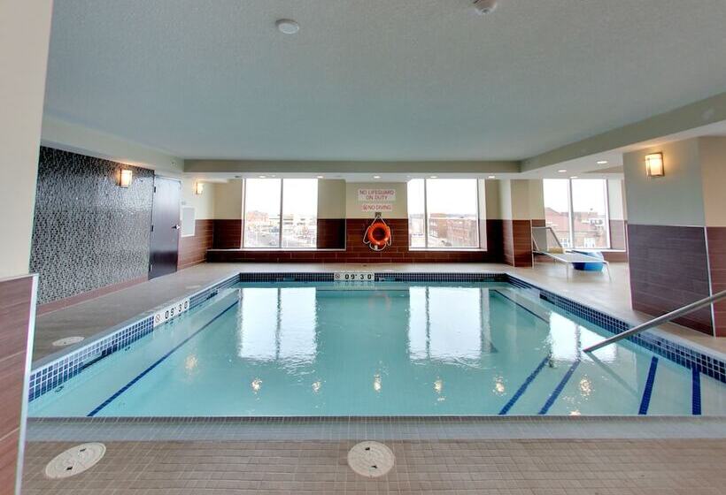 فندق Doubletree By Hilton Edmonton Downtown