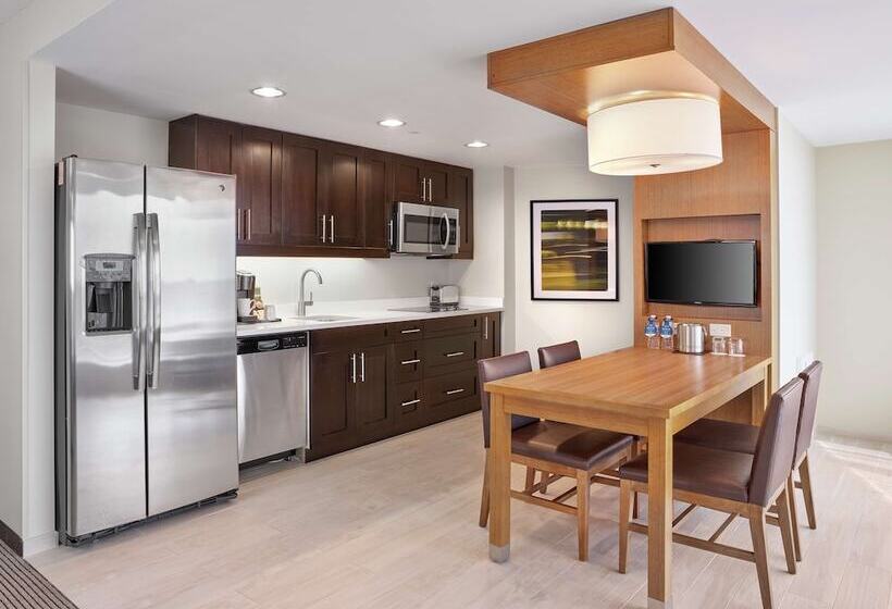 فندق Doubletree By Hilton Edmonton Downtown