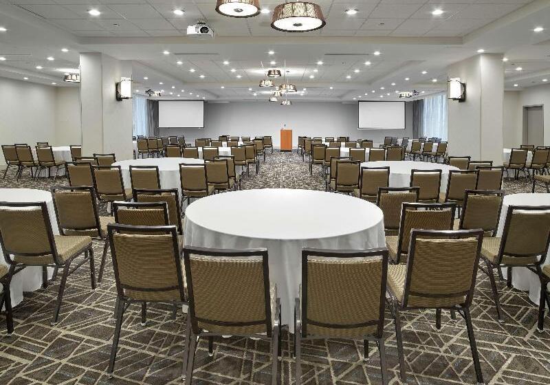 فندق Doubletree By Hilton Edmonton Downtown