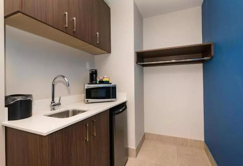 ホテル Holiday Inn Express & Suites Victoria Colwood, An Ihg