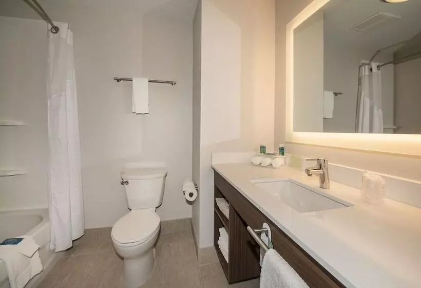 ホテル Holiday Inn Express & Suites Victoria Colwood, An Ihg