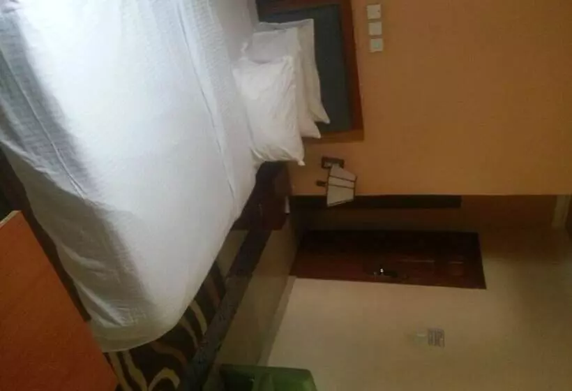هتل Room In Lodge Definite Destiny