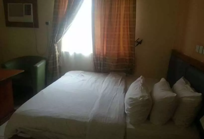 هتل Room In Lodge Definite Destiny