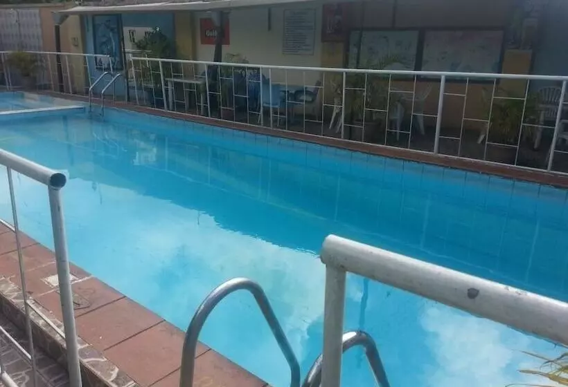 هتل Room In Lodge Definite Destiny