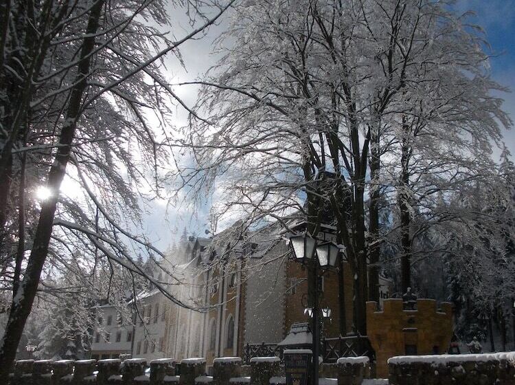 בית מלון כפרי Zámek Lužec Spa & Wellness Resort