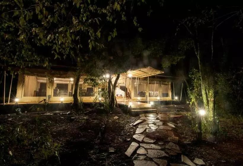هتل Lorian Safari Camp