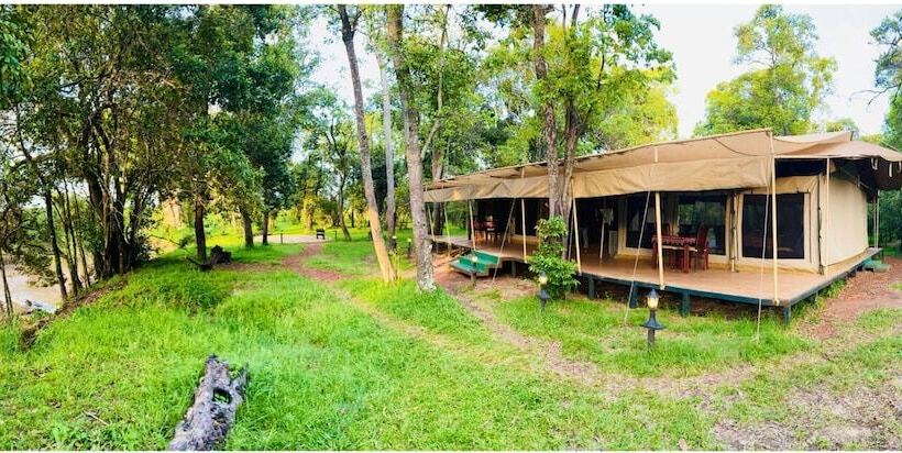 هتل Lorian Safari Camp