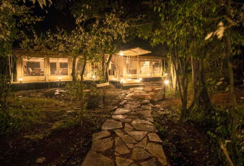 هتل Lorian Safari Camp