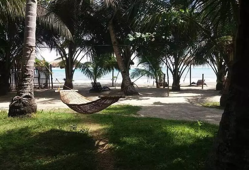 Hotelli Peace & Love Beach Club