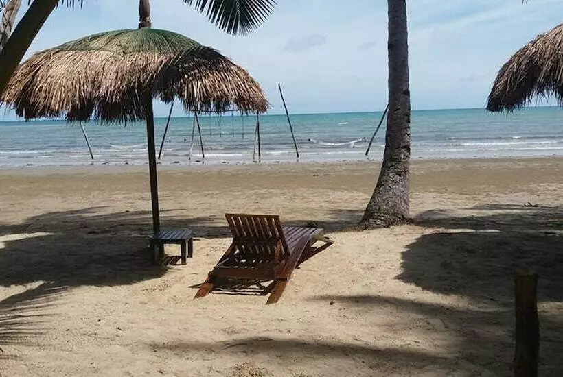 Hotelli Peace & Love Beach Club