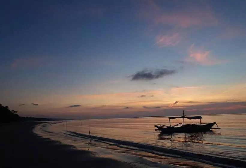 Hotelli Peace & Love Beach Club