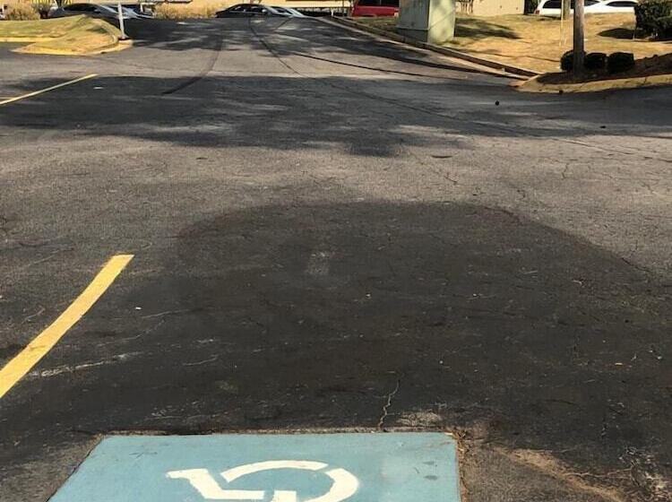 فندق على الطريق Haven Inn & Suites