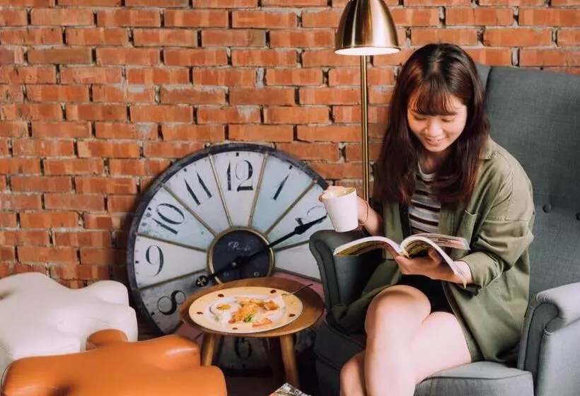 هاستل Uno Backpackers Inn