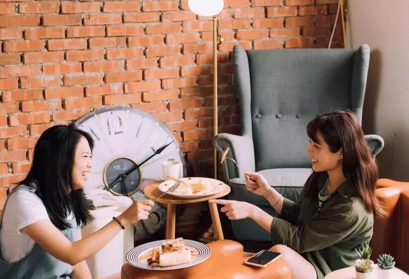 هاستل Uno Backpackers Inn