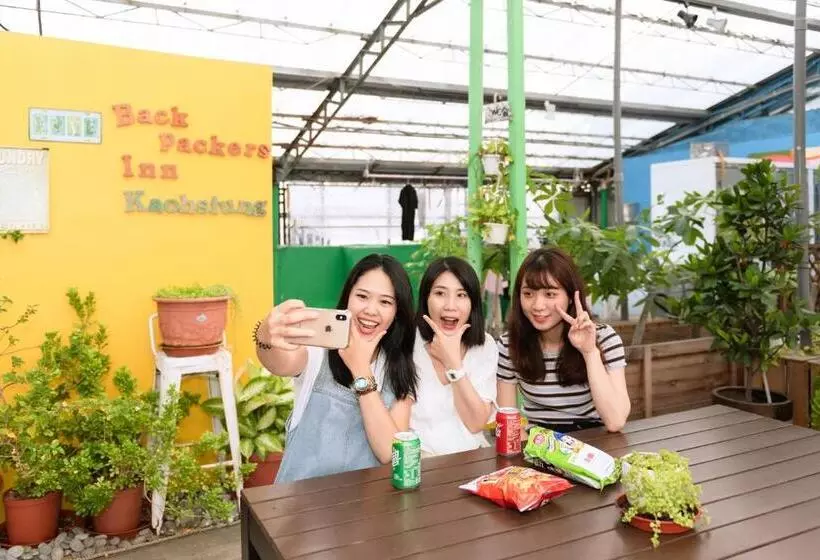 هاستل Uno Backpackers Inn