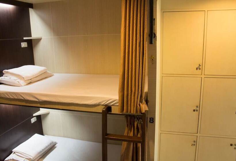 Beehive Magenta Patong Hostel