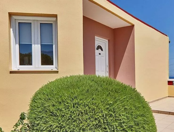 Everest Apartments And Suites