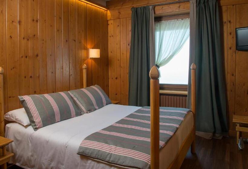 ホテル Albergo Ristorante Bucaneve