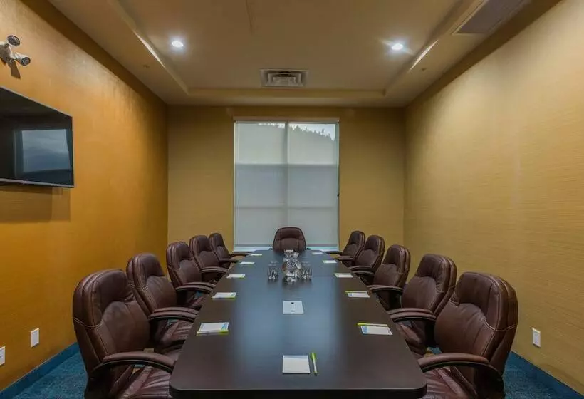 ホテル Fairfield Inn & Suites By Marriott Kamloops