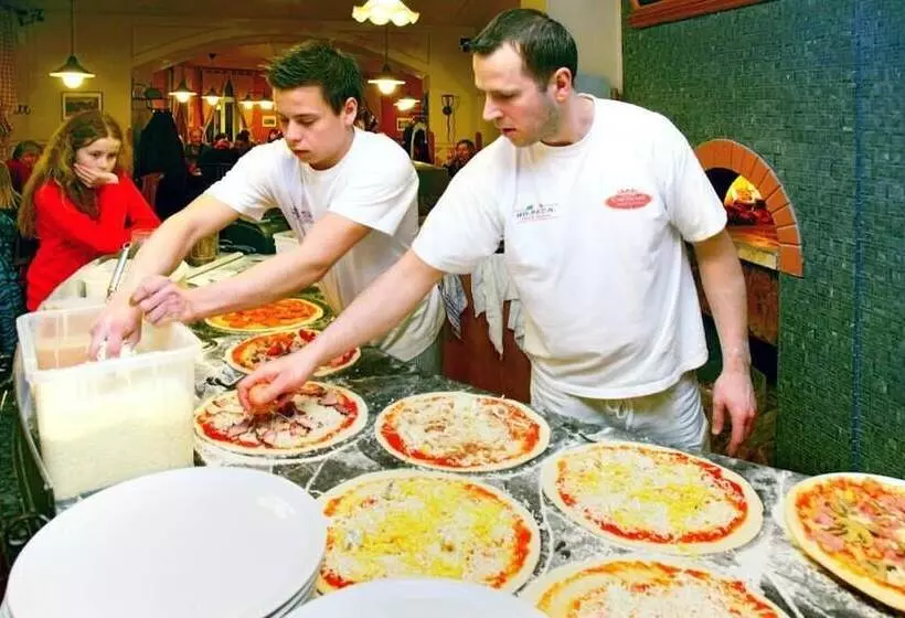 酒店 Pizzeria Belmonte