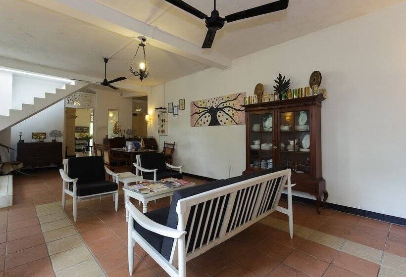 Отель Royce Boutique