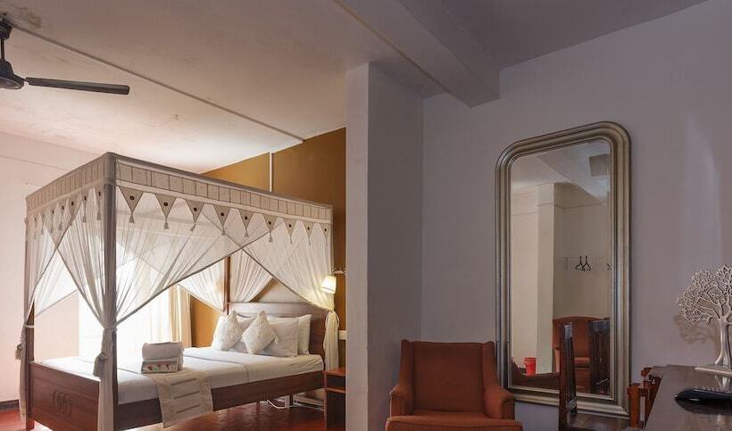 Отель Royce Boutique