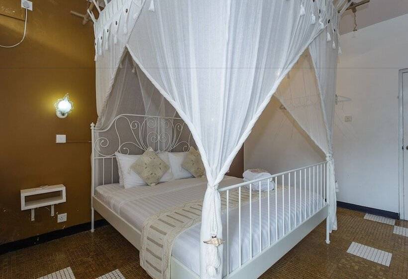 Отель Royce Boutique