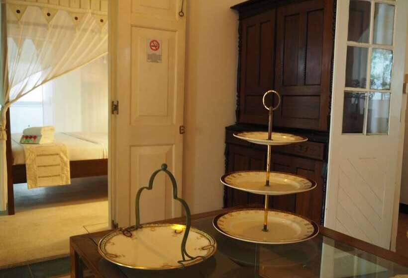 Отель Royce Boutique