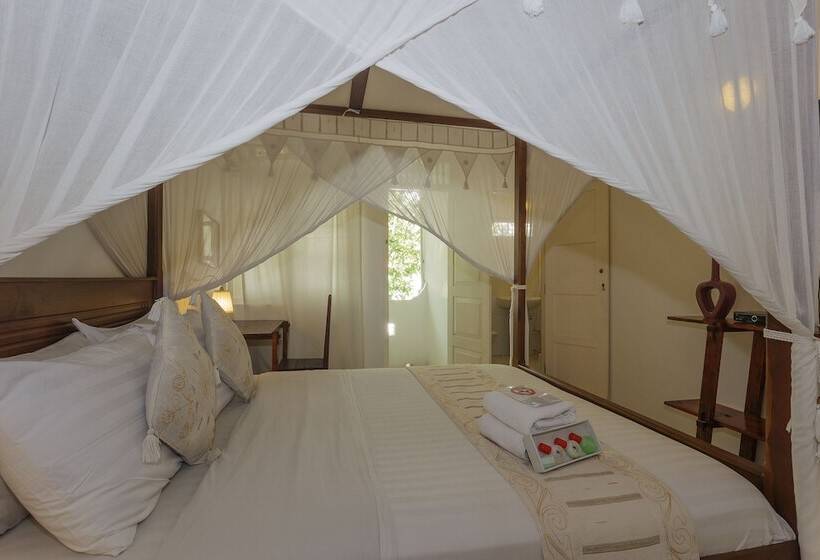 Отель Royce Boutique