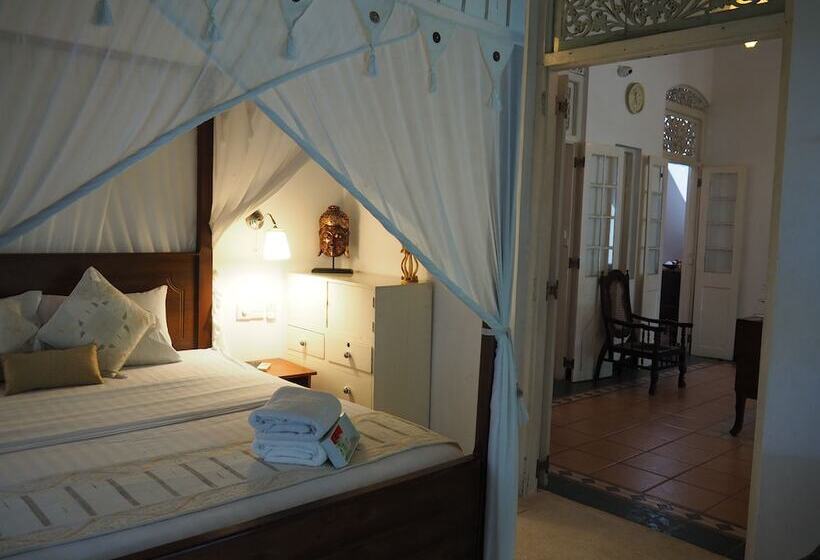 Отель Royce Boutique