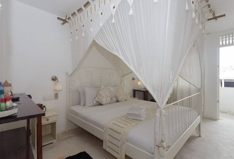 Отель Royce Boutique