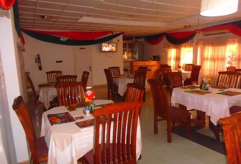 Hotelli Wadoma Royale